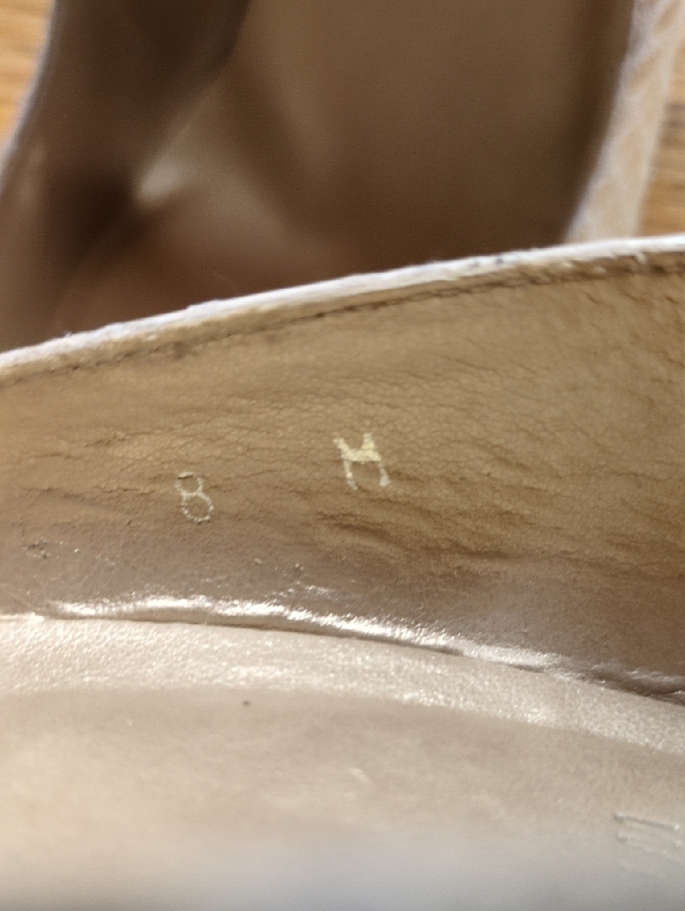 Stuart Weitzman Taupe Tipped Python Pumps Size 8 - Picture 10 of 11
